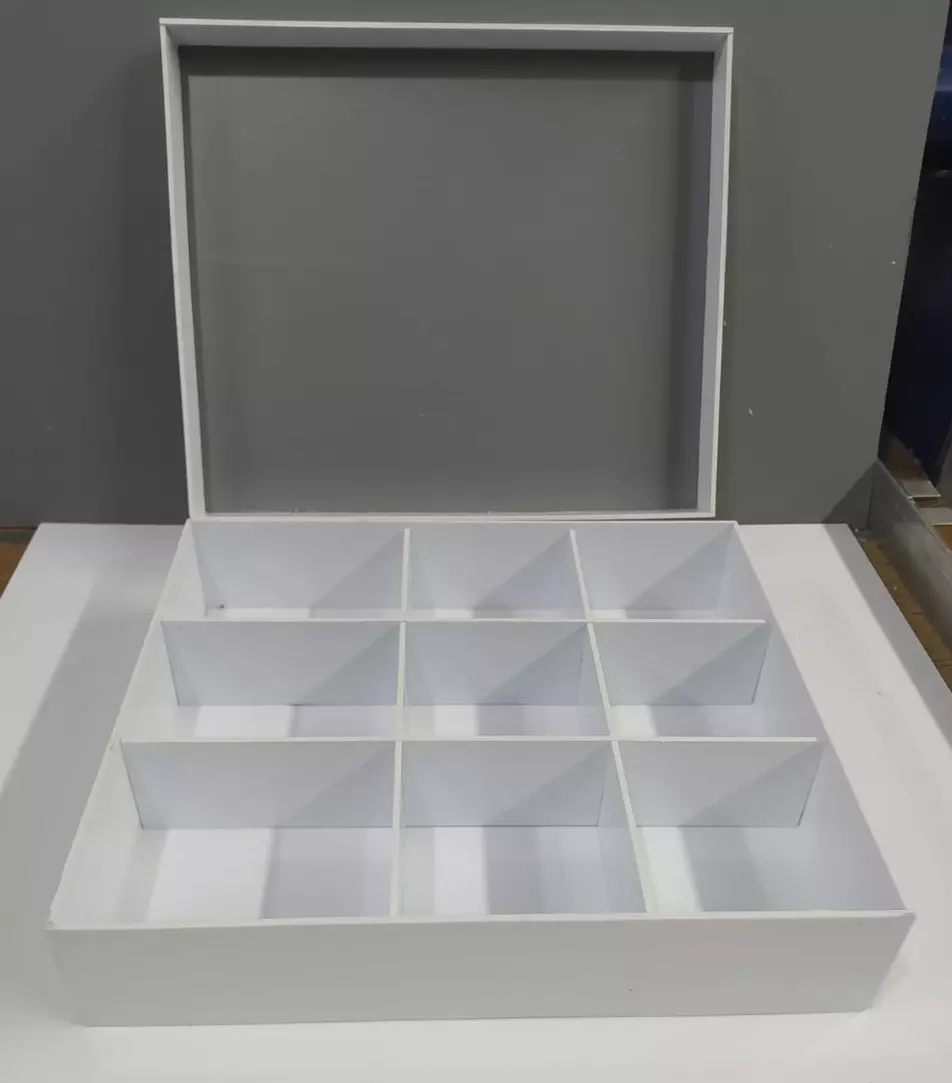 Caja con compartimientos en acrílico